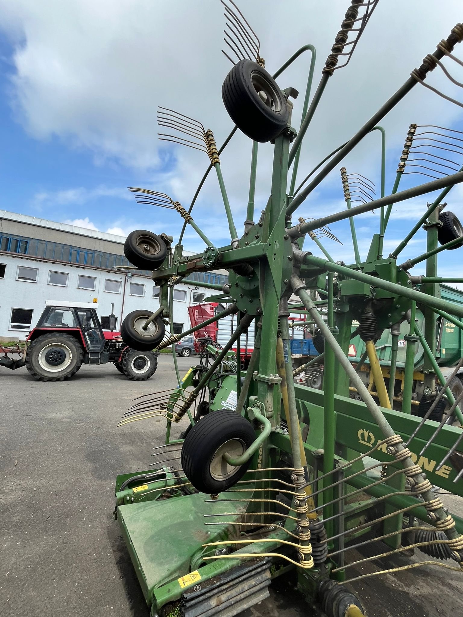       
          KRONE Swadro 1400 PLUS
      